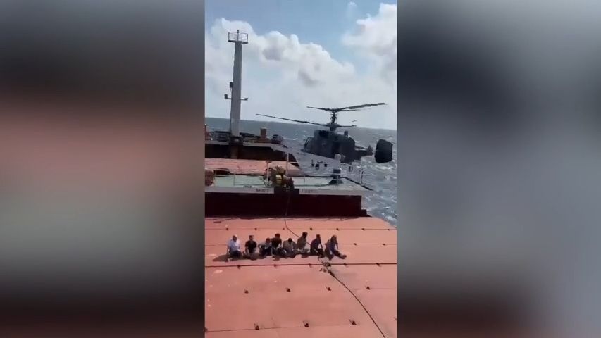 Záběry z incidentu v Černém moři, kde ruské jednotky obsadily obchodní loď